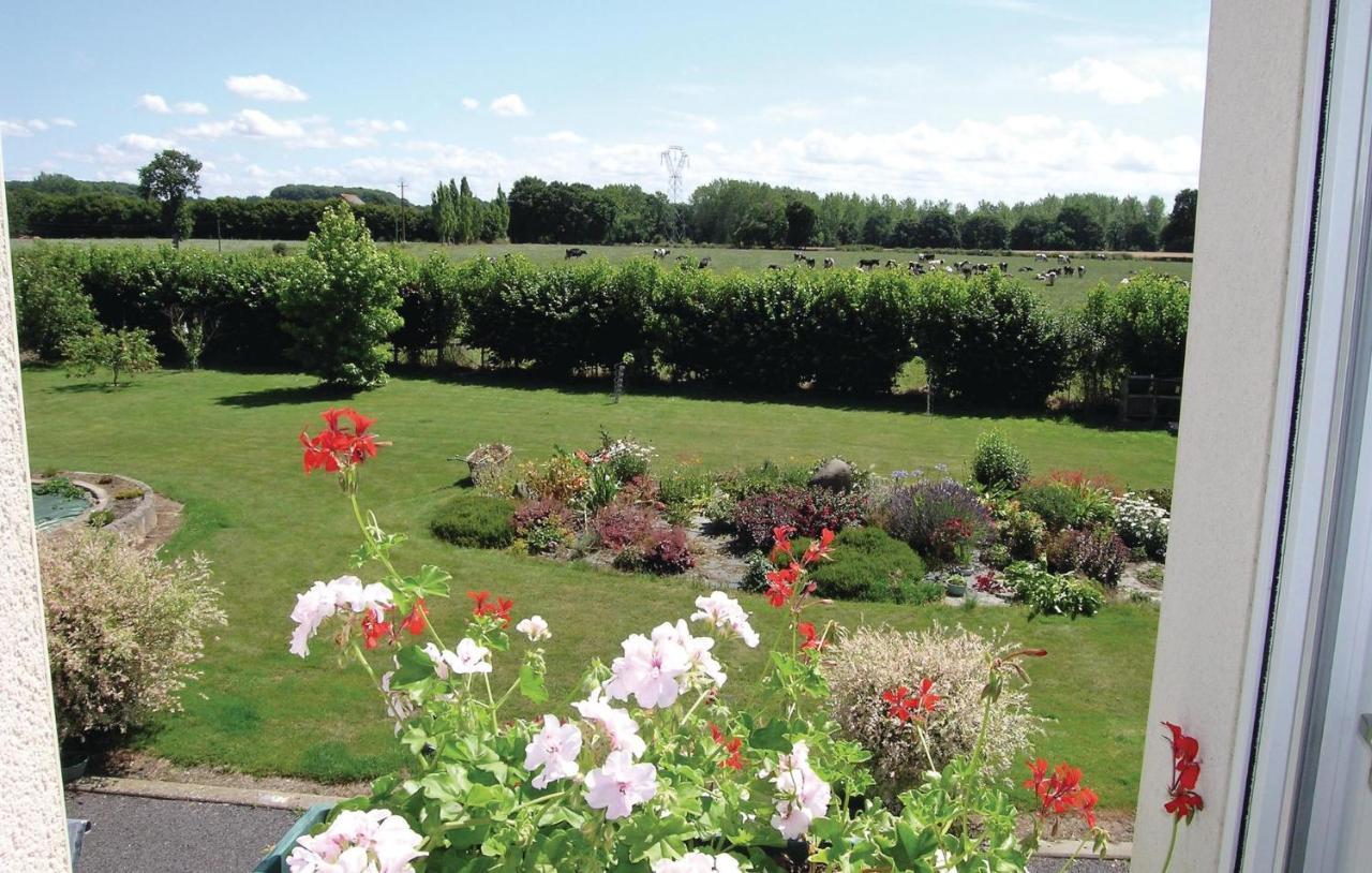 Amazing Apartment In Roz-Landrieux With Kitchen Eksteriør billede