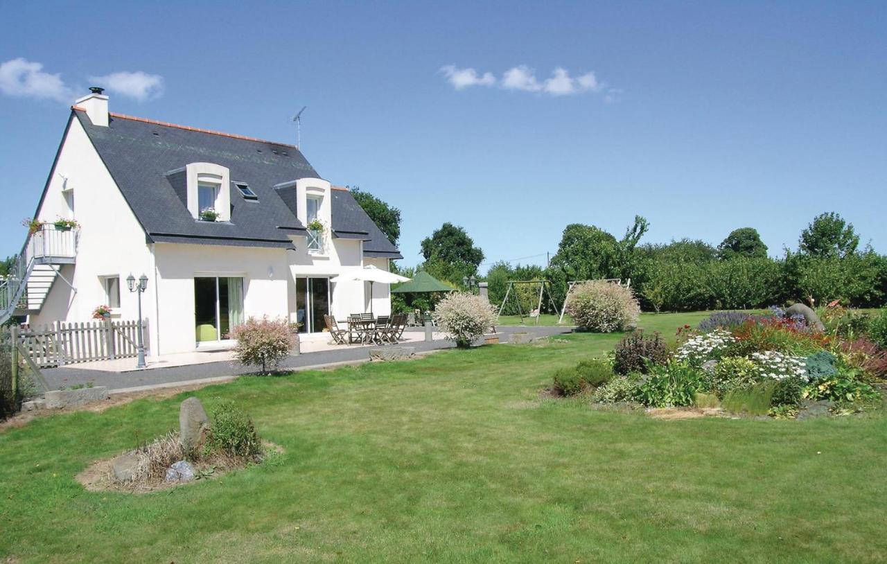 Amazing Apartment In Roz-Landrieux With Kitchen Eksteriør billede